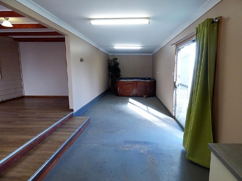 6 Barnes Street, Cootamundra NSW 2590