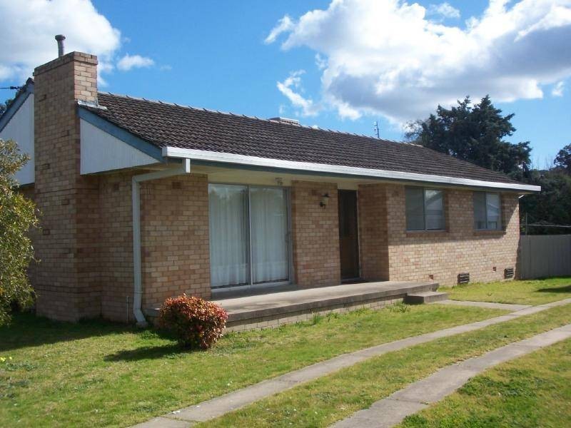 5 John Street, Cootamundra NSW 2590