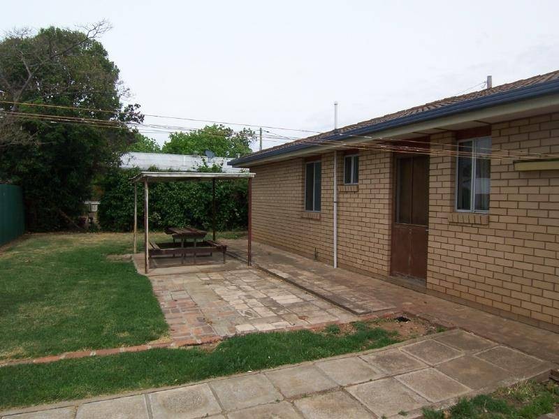 4 McGowan Street, Cootamundra NSW 2590