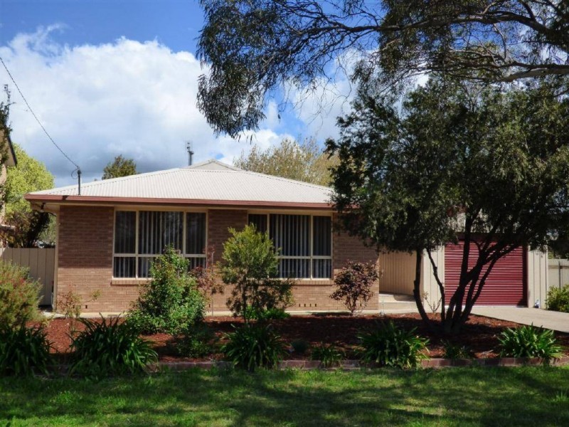 4 Lawrence Street, Cootamundra NSW 2590