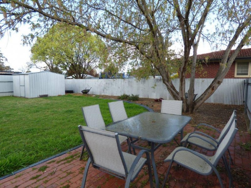 4 Lawrence Street, Cootamundra NSW 2590