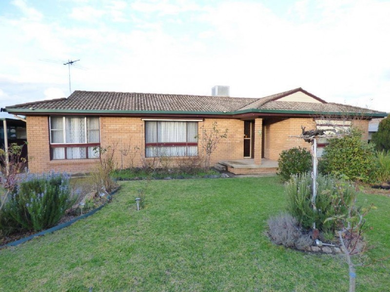 7 Coora Avenue, Cootamundra NSW 2590