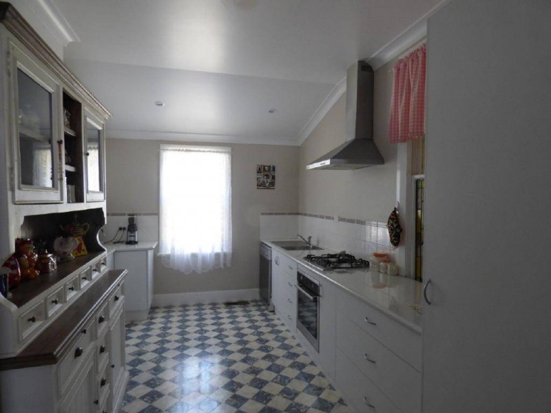 7 Thompson Street, Cootamundra NSW 2590
