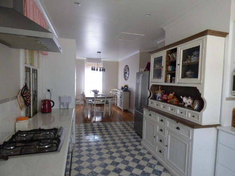 7 Thompson Street, Cootamundra NSW 2590