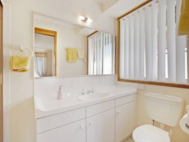 No 6 Anchorage Circle, Summerland Point NSW 2259