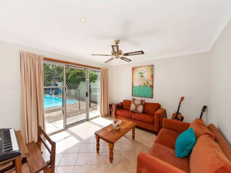 No 3 Gordon Avenue, Summerland Point NSW 2259