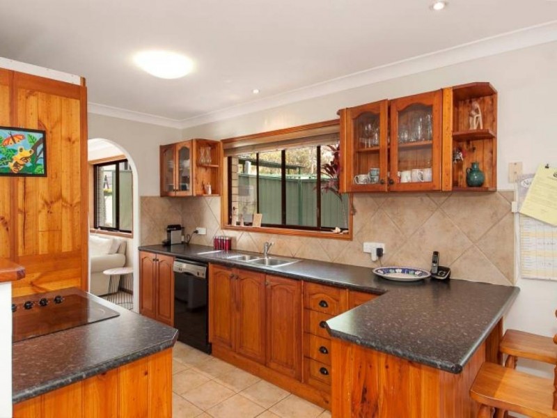 No 3 Gordon Avenue, Summerland Point NSW 2259