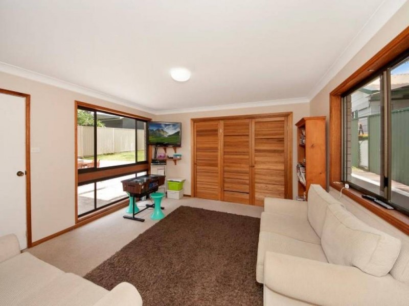 No 3 Gordon Avenue, Summerland Point NSW 2259