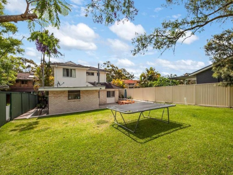 No 3 Gordon Avenue, Summerland Point NSW 2259