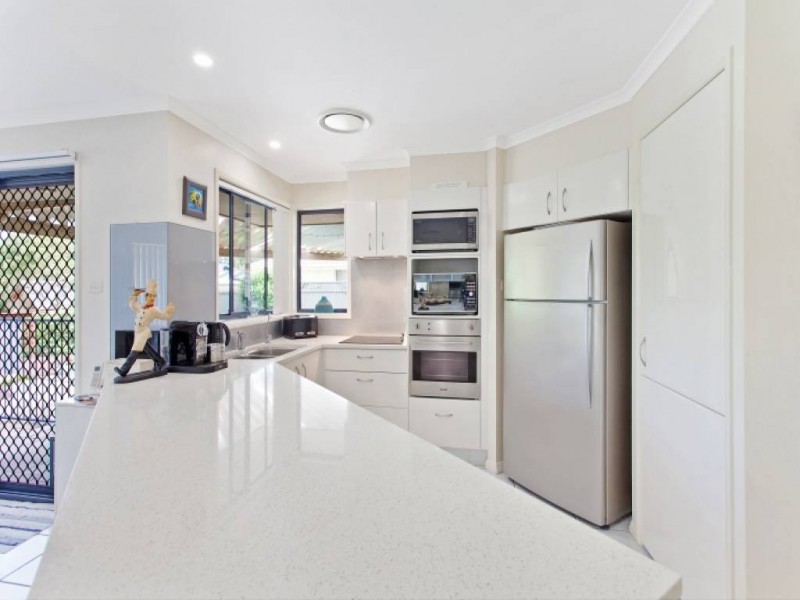 No 13 Mariner Cl, Summerland Point NSW 2259