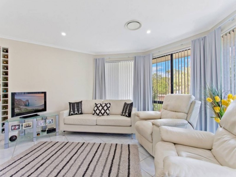 No 13 Mariner Cl, Summerland Point NSW 2259