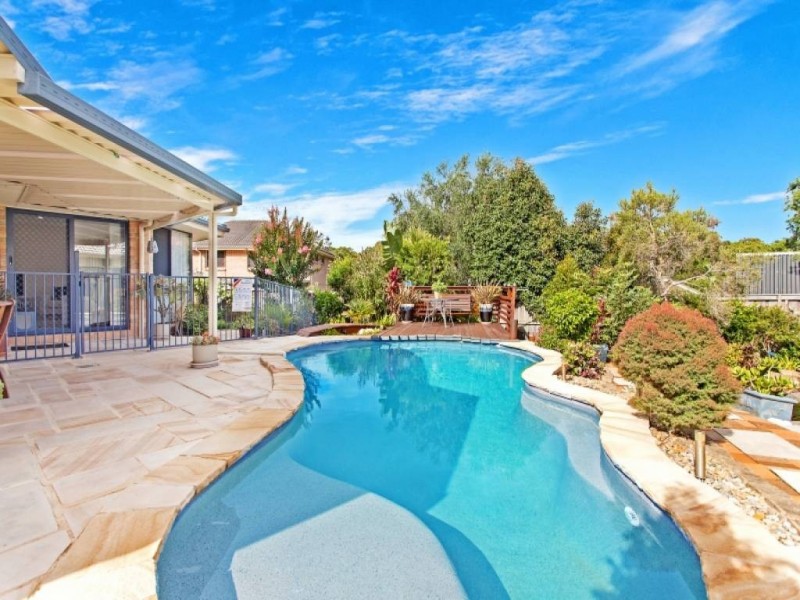 No 13 Mariner Cl, Summerland Point NSW 2259