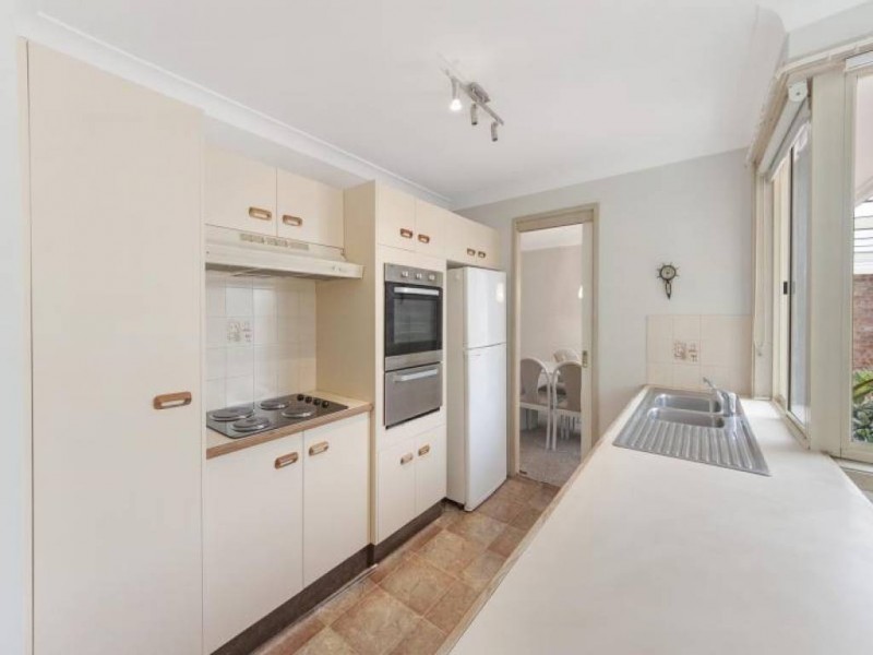 17 Yeramba Rd, Summerland Point NSW 2259