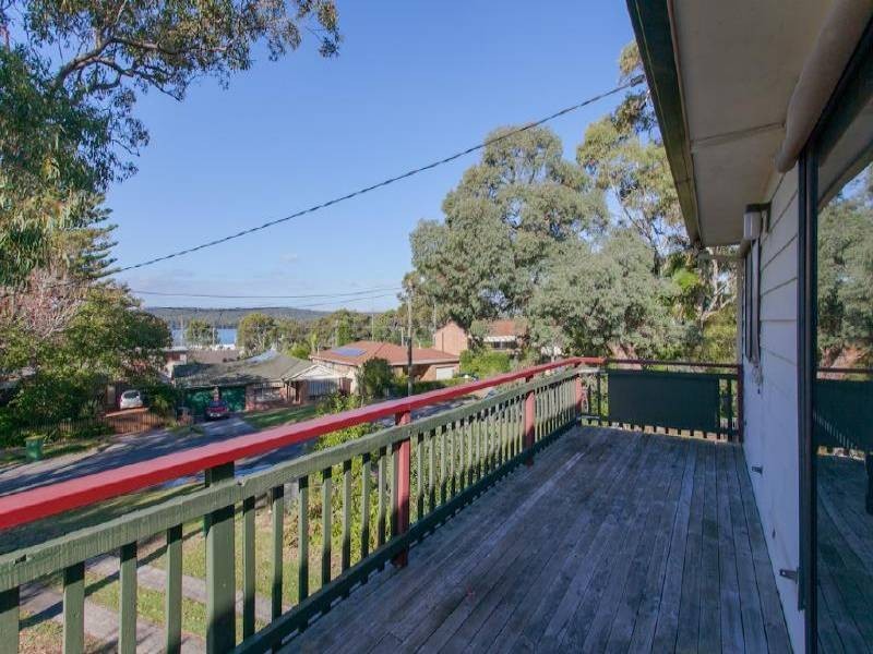 38 Collendina Rd, Gwandalan NSW 2259