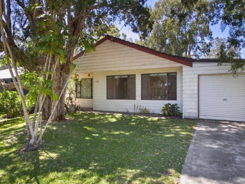 124 Cams Blvd, Summerland Point NSW 2259