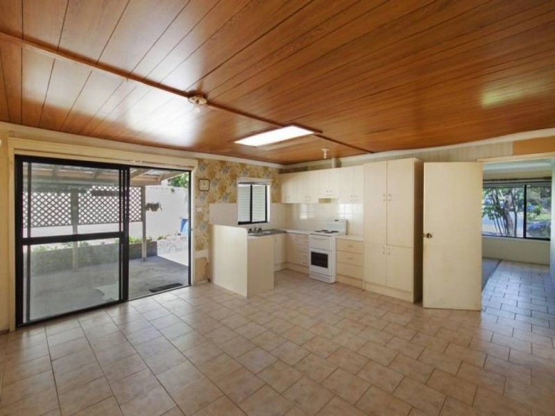 124 Cams Blvd, Summerland Point NSW 2259
