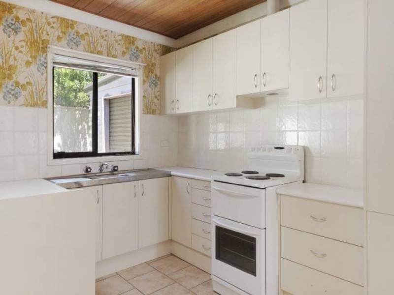 124 Cams Blvd, Summerland Point NSW 2259