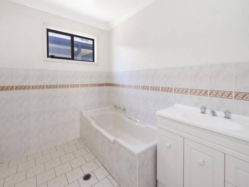 124 Cams Blvd, Summerland Point NSW 2259