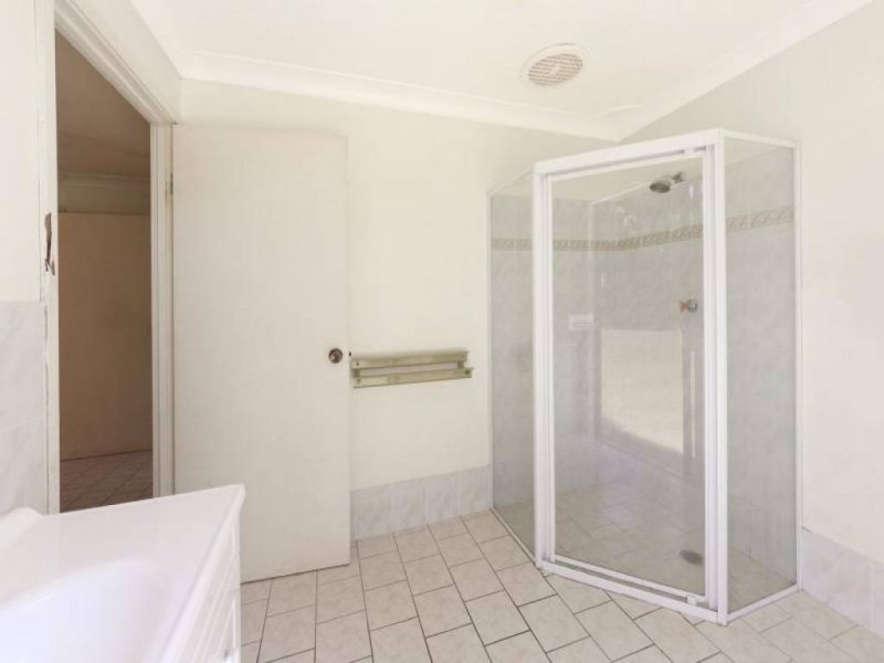 124 Cams Blvd, Summerland Point NSW 2259