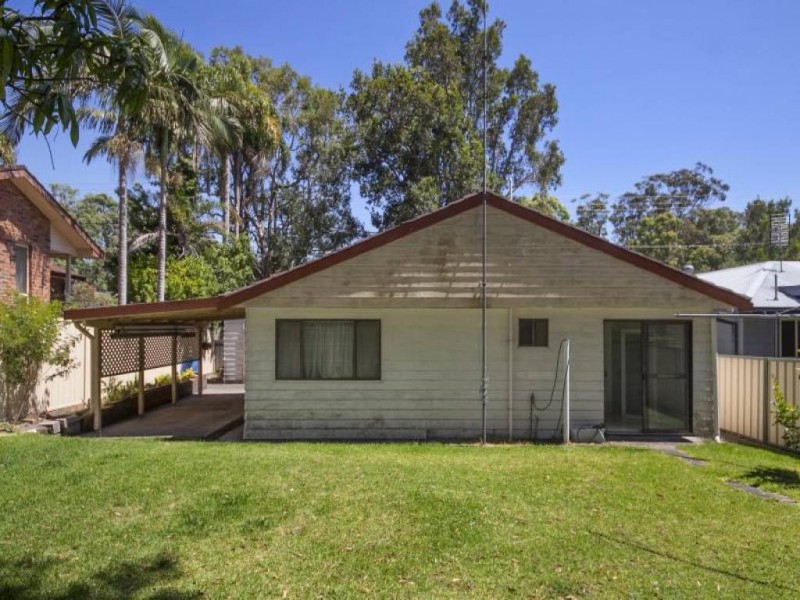 124 Cams Blvd, Summerland Point NSW 2259