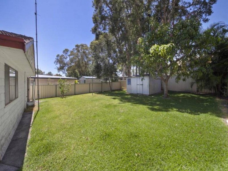 124 Cams Blvd, Summerland Point NSW 2259