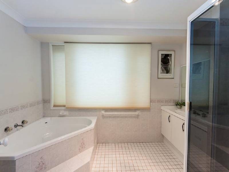 96 Yeramba Road, Summerland Point NSW 2259