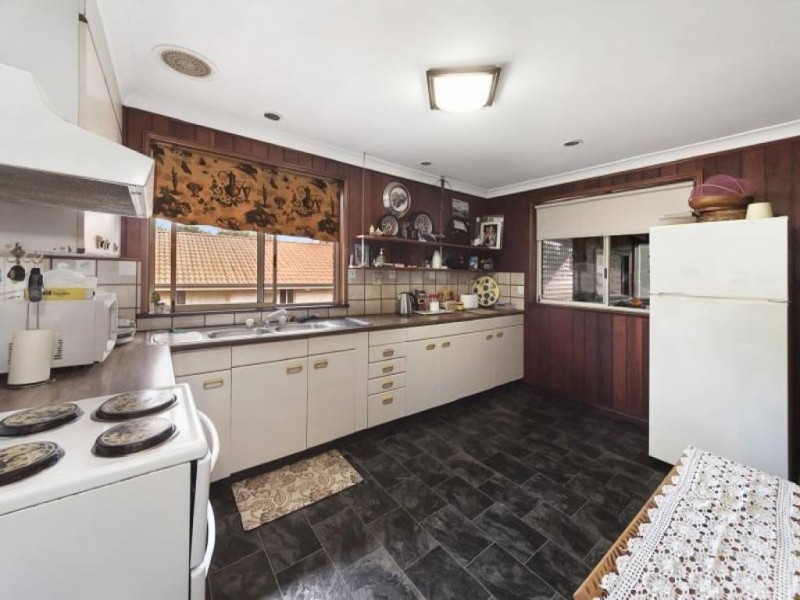 44 Yeramba Rd, Summerland Point NSW 2259
