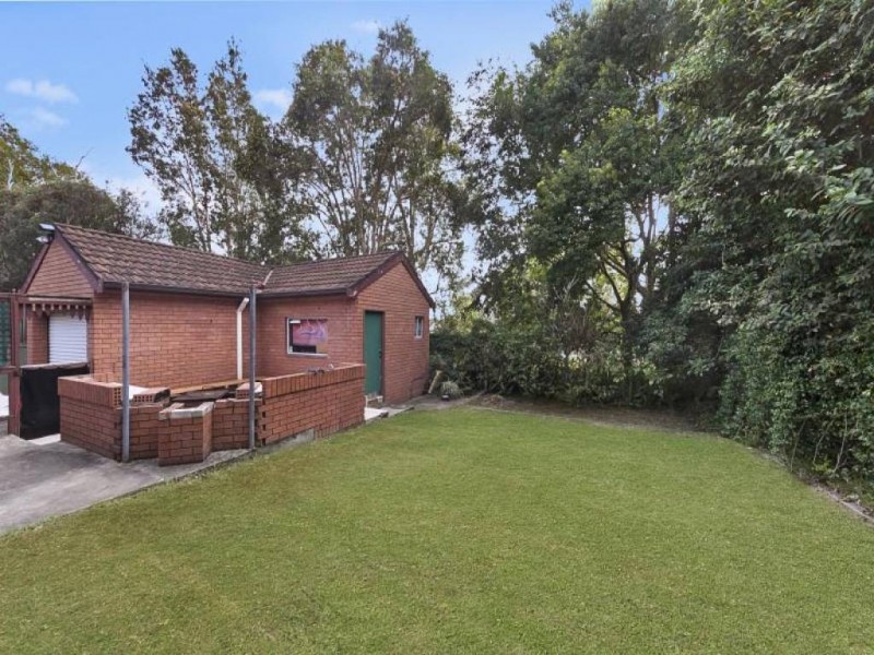 44 Yeramba Rd, Summerland Point NSW 2259