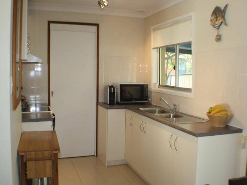 6 Kapala Ave, Summerland Point NSW 2259