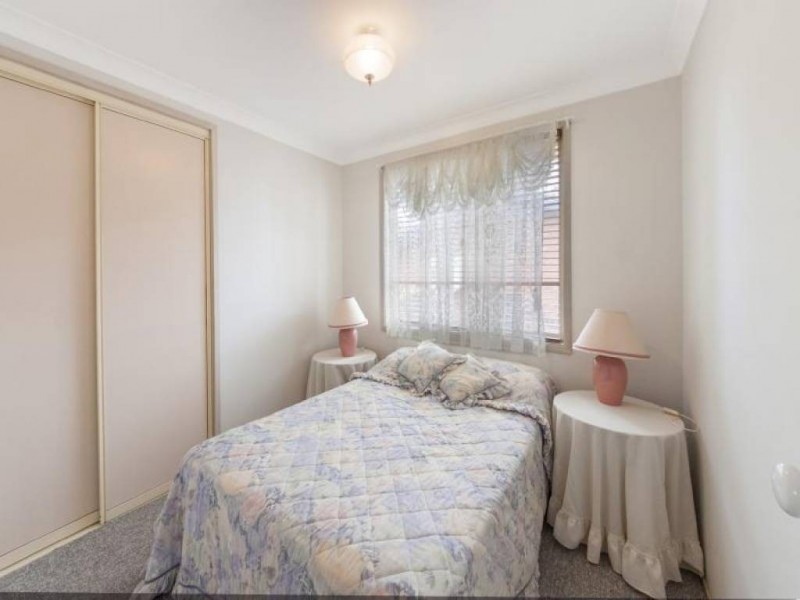 17 Yeramba Rd, Summerland Point NSW 2259