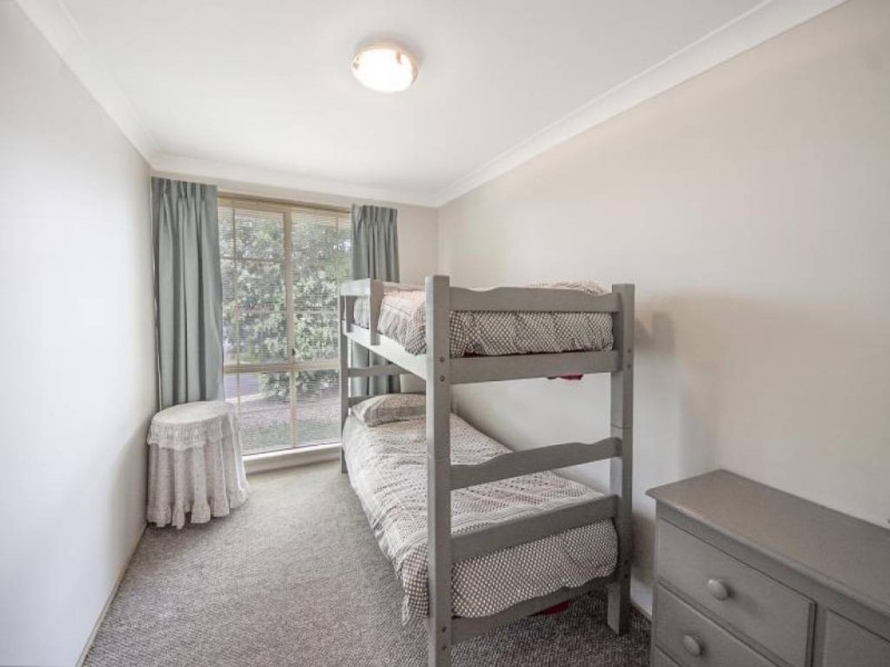 17 Yeramba Rd, Summerland Point NSW 2259