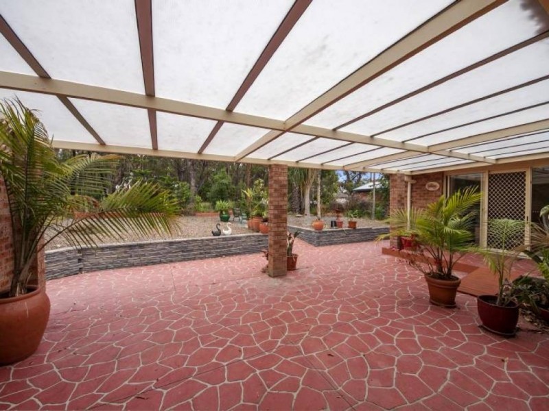 17 Yeramba Rd, Summerland Point NSW 2259