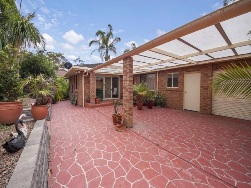 17 Yeramba Rd, Summerland Point NSW 2259