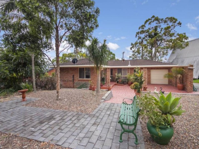 17 Yeramba Rd, Summerland Point NSW 2259