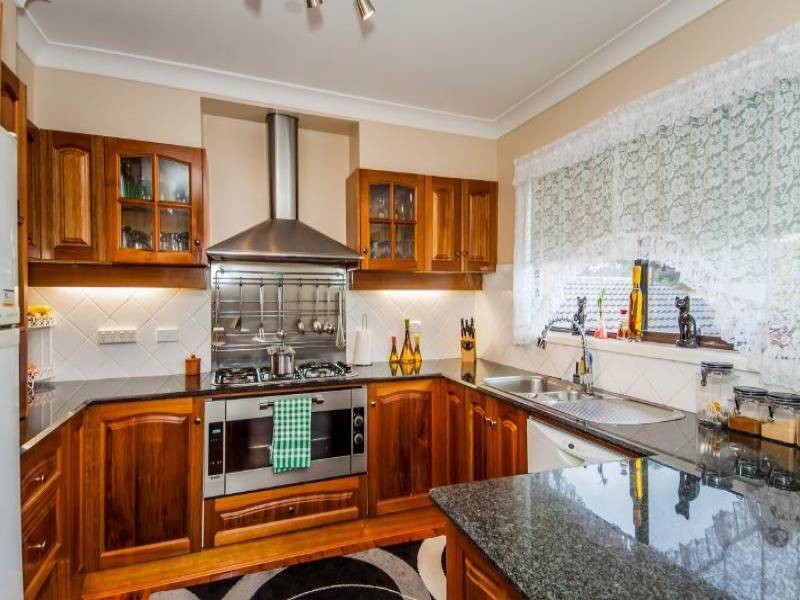 15 Gordon Avenue, Summerland Point NSW 2259