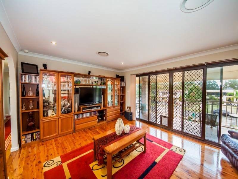15 Gordon Avenue, Summerland Point NSW 2259