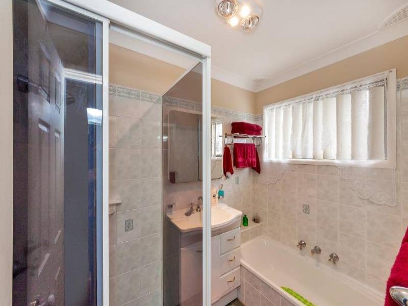 15 Gordon Avenue, Summerland Point NSW 2259