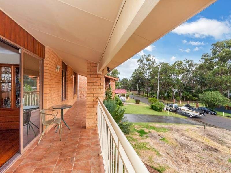 15 Gordon Avenue, Summerland Point NSW 2259