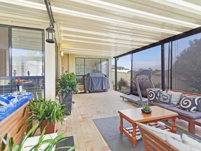 4 Watanga Cr, Wyee Point NSW 2259