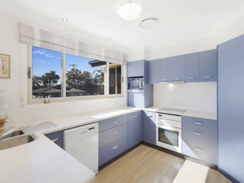 10 Kullaroo Rd, Summerland Point NSW 2259