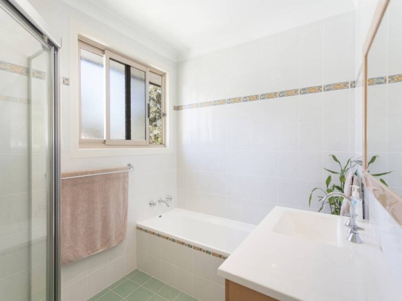 10 Kullaroo Rd, Summerland Point NSW 2259