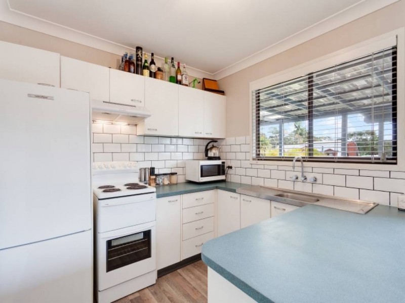 49 Leumeah Ave, Chain Valley Bay NSW 2259