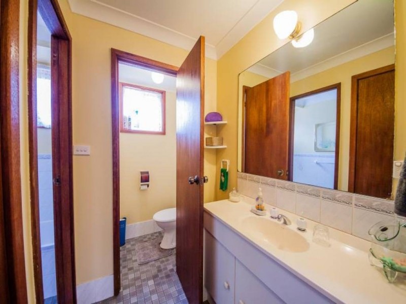 28 Nirringa Road, Summerland Point NSW 2259