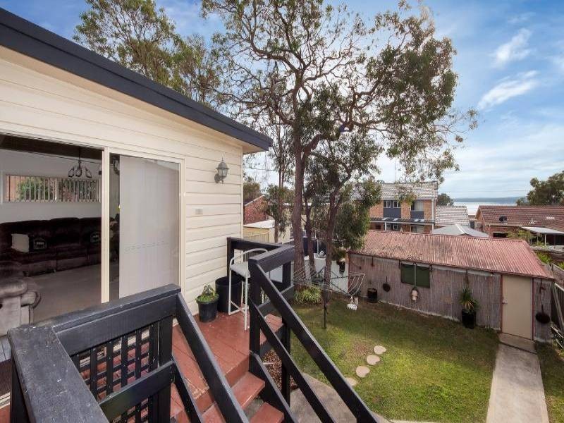 No 61 Cams Boulevarde, Summerland Point NSW 2259