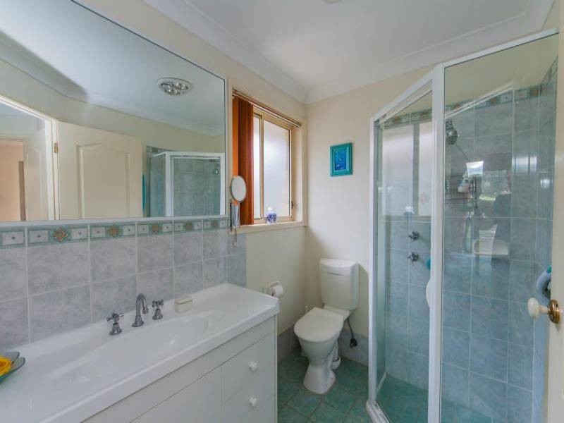 11 Mariner Close, Summerland Point NSW 2259