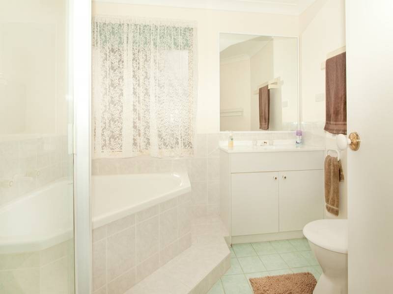 66 Yeramba Road, Summerland Point NSW 2259