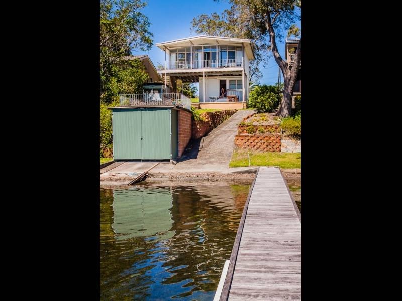 59 Gordon Avenue, Summerland Point NSW 2259