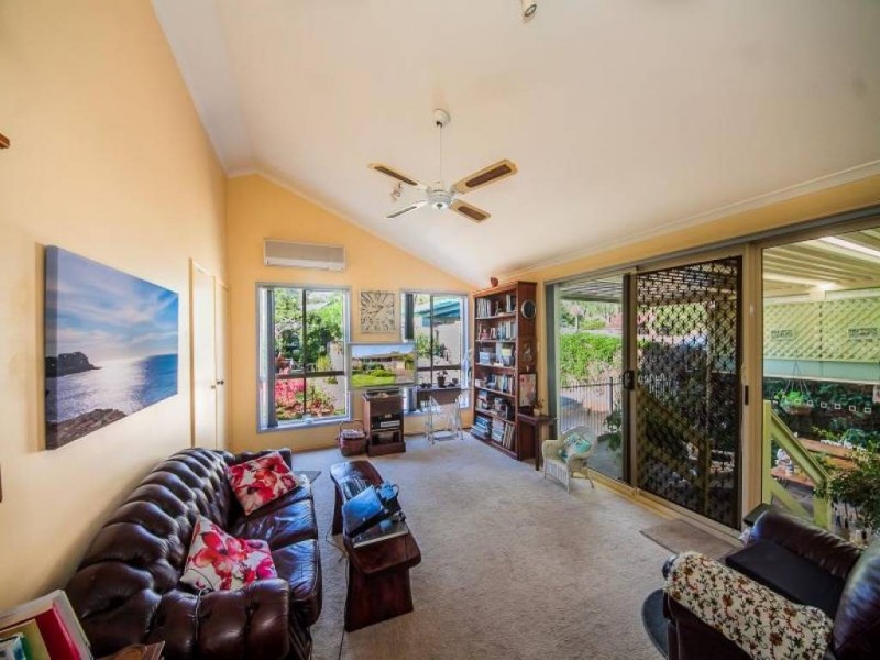 19 Muraban Rd, Summerland Point NSW 2259