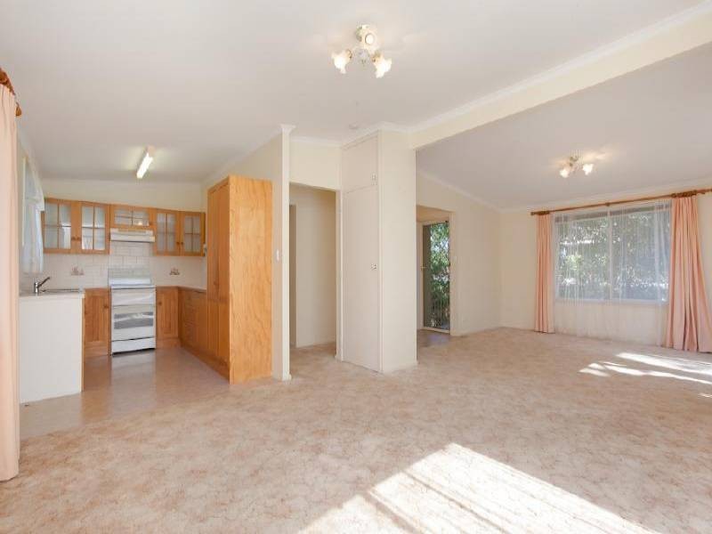 29 Birrabang Ave, Summerland Point NSW 2259