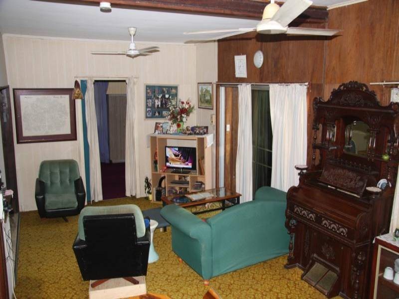 277 Pease Street, Edge Hill QLD 4870